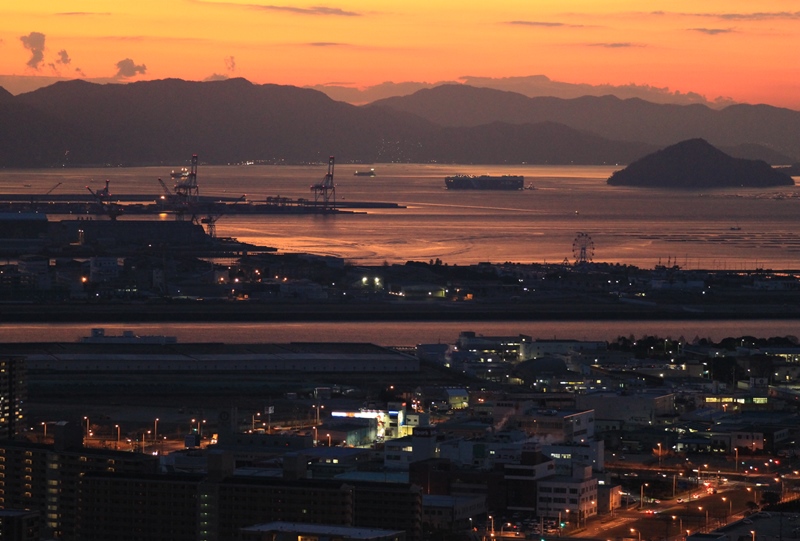 鈴が峰公園からマリーナホップ方面を望む