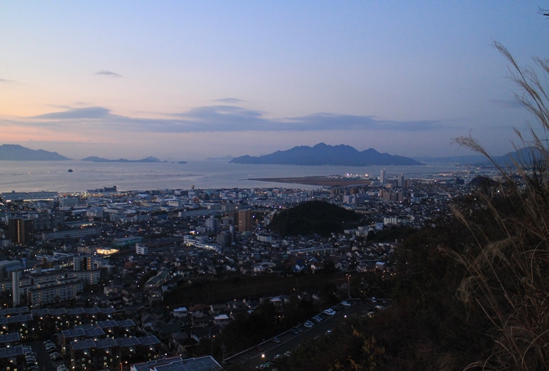 鈴が峰公園からの宮島方面を望む