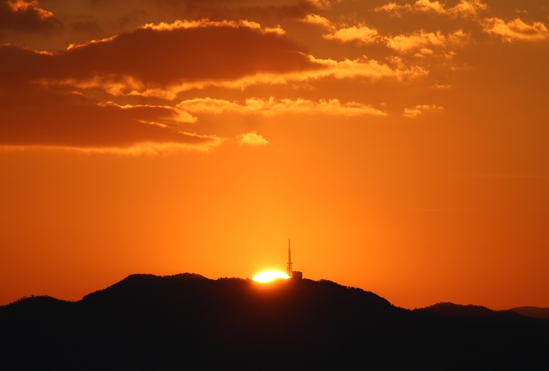 絵下山の山頂から日の出