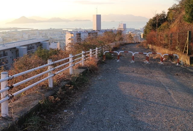 鈴が峰公園の封鎖された前の道路