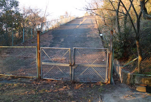 鈴が峰公園の広い道