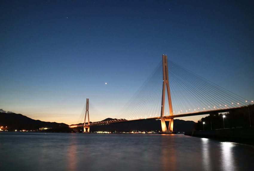 生口島（瀬戸田）から多々羅大橋の夜景