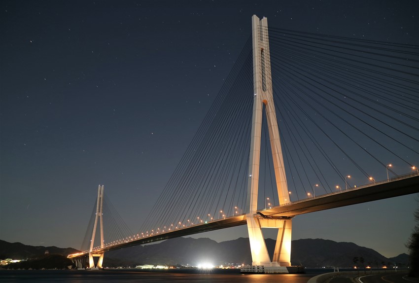 生口島（瀬戸田）から多々羅大橋の夜景