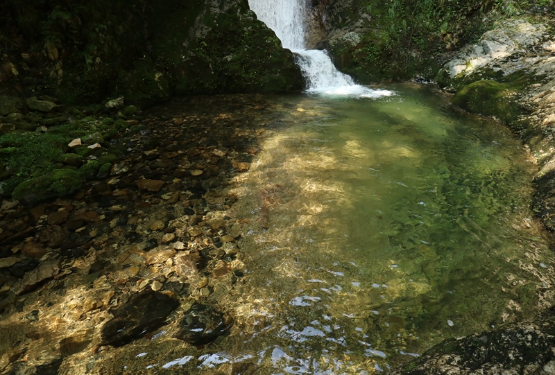 岩井谷の大龍頭（武者かくしのた滝）