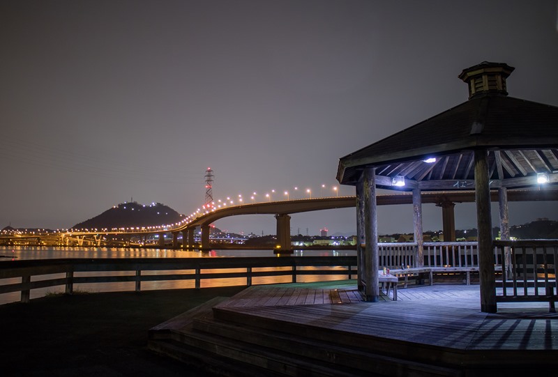 さか・なぎさ公園から海田大橋の夜景