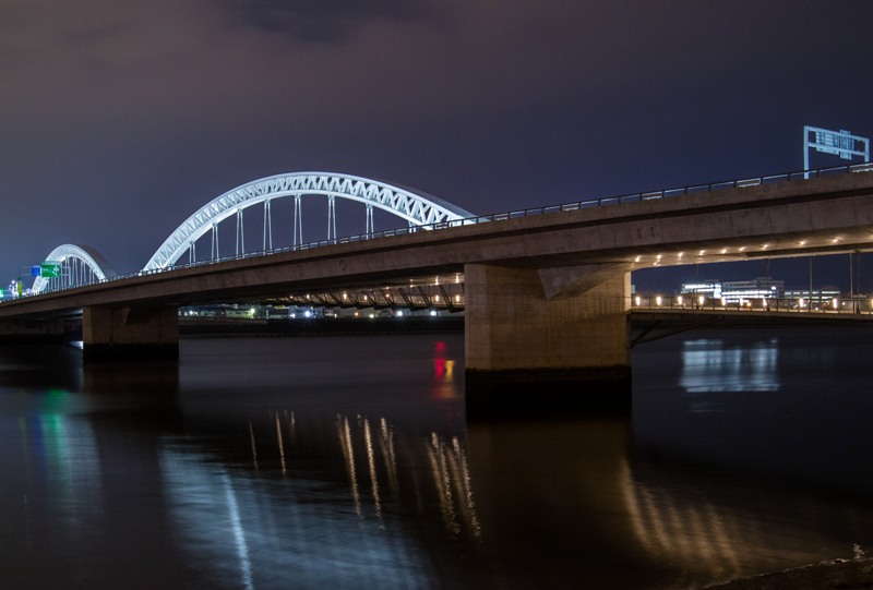 太田川大橋の夜景（商工センター側の上流から）