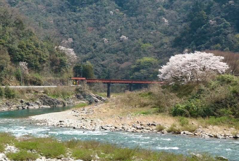 ＪＲ可部線、今は使われていない鉄道橋