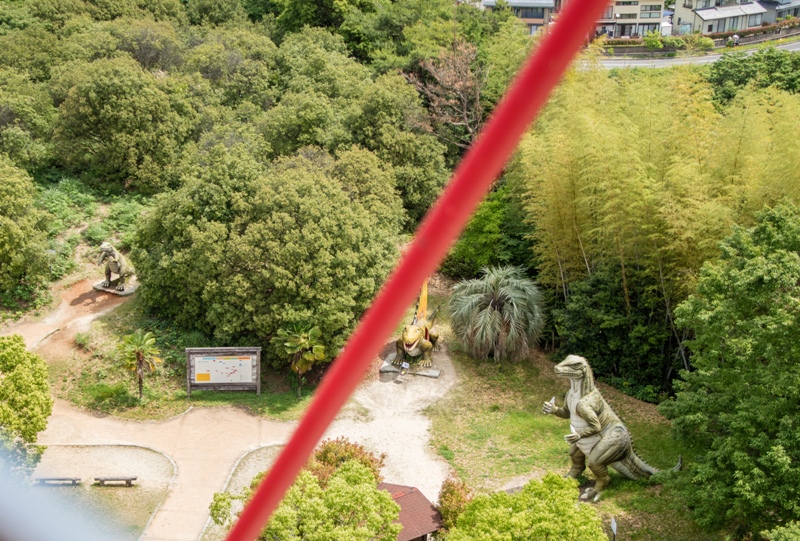 蜂ヶ峯総合公園、観覧車から恐竜を望む
