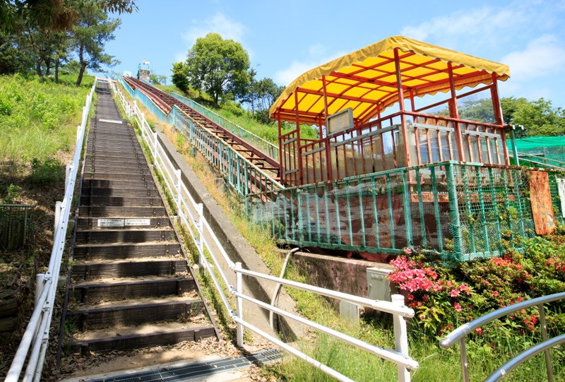 蜂ヶ峯総合公園、ローラーすべり台まではリフトカーで上れる
